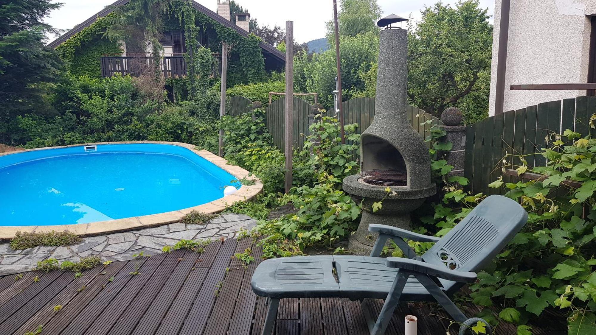 Adax With Huge Garden, Swimming Pool And Bbq