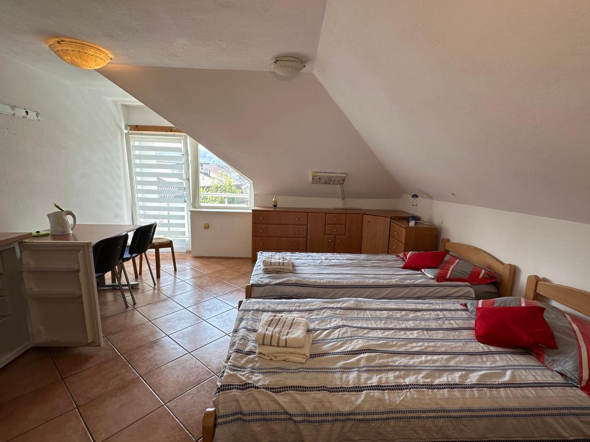 Adax With Huge Garden, Swimming Pool And Bbq *